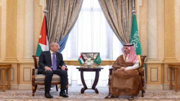 الصفدي ونظيره السعودي يبحثان المستجدات الإقليمية الصفدي ونظيره السعودي يبحثان المستجدات الإقليمية