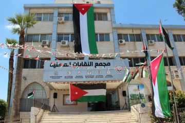 تحت رعاية رئيس الوزراء .. النقابات المهنية ترفع غدا العلم الأردني على سارية بارتفاع 20 مترا تحت رعاية رئيس الوزراء .. النقابات المهنية ترفع غدا العلم الأردني على سارية بارتفاع 20 مترا