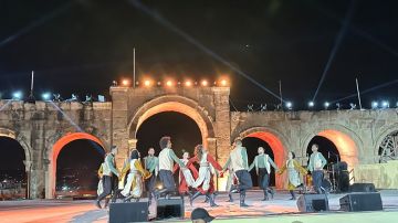 عروض تراثية وفلكلورية على مسرح الهيبودروم في جرش عروض تراثية وفلكلورية على مسرح الهيبودروم في جرش