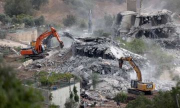 إسرائيل تهدم 3 مبان سكنية وتعتقل 7 فلسطينيين في الضفة إسرائيل تهدم 3 مبان سكنية وتعتقل 7 فلسطينيين في الضفة