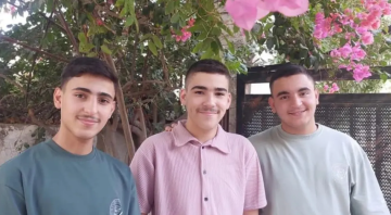 فرحة استثنائية في إربد.. 4 توائم ينجحون في التوجيهي فرحة استثنائية في إربد.. 4 توائم ينجحون في التوجيهي