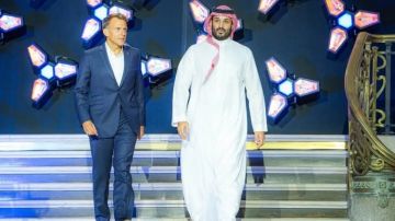 بحضور محمد بن سلمان.. ماكرون يتوج أبطال كأس العالم للرياضات الإلكترونية بحضور محمد بن سلمان.. ماكرون يتوج أبطال كأس العالم للرياضات الإلكترونية