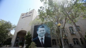 وزير الداخلية يجري تنقلات بين عدد من المتصرفين .. أسماء وزير الداخلية يجري تنقلات بين عدد من المتصرفين .. أسماء