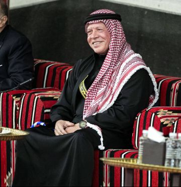 قبيل لقائه وجهاء معان .. الملك يزور مركز القنطرة لتنمية الموارد البشرية قبيل لقائه وجهاء معان .. الملك يزور مركز القنطرة لتنمية الموارد البشرية