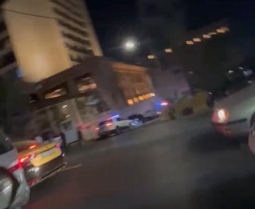 فيديو : الان من أمام فندق الريجنسي فيديو : الان من أمام فندق الريجنسي