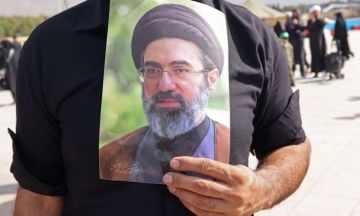 ستة أشهر من الصمت .. استمرار غياب مجتبى خامنئي يثير تساؤلات ستة أشهر من الصمت .. استمرار غياب مجتبى خامنئي يثير تساؤلات