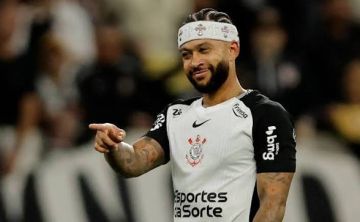 كورينثيانز البرازيلي يعلن رحيل ممفيس ديباي عن صفوفه