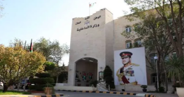 بالأسماء ... إحالة محافظين في وزارة الداخلية إلى التقاعد بالأسماء ... إحالة محافظين في وزارة الداخلية إلى التقاعد