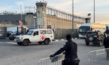 بن غفير خلال اقتحامه زنازين أسيرات فلسطينيات: أنا مسرور بظروف اعتقالكن بن غفير خلال اقتحامه زنازين أسيرات فلسطينيات: أنا مسرور بظروف اعتقالكن