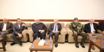 مندوبا عن الملك وولي العهد.. العيسوي يعزي عشيرة الهباهبة مندوبا عن الملك وولي العهد.. العيسوي يعزي عشيرة الهباهبة