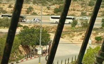 مستوطنون إرهابيون يقتحمون مقامات إسلامية في نابلس مستوطنون إرهابيون يقتحمون مقامات إسلامية في نابلس