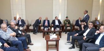 مندوبا عن الملك وولي العهد ...العيسوي يقدم واجب العزاء إلى عشيرتي الزبون والشريدة. مندوبا عن الملك وولي العهد ...العيسوي يقدم واجب العزاء إلى عشيرتي الزبون والشريدة.