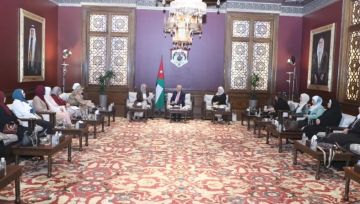 رئيس الديوان الملكي يلتقي وفدا من فعاليات نسائية رئيس الديوان الملكي يلتقي وفدا من فعاليات نسائية