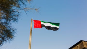 الداخلية الإماراتية: الدفاعات الجوية تتعامل الآن مع تهديد صاروخي الداخلية الإماراتية: الدفاعات الجوية تتعامل الآن مع تهديد صاروخي