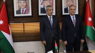 18 محاميا يؤدون اليمين القانونية أمام وزير العدل 18 محاميا يؤدون اليمين القانونية أمام وزير العدل