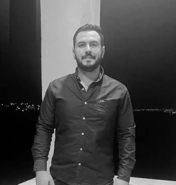 تمنى اللحاق بابنته.. محمد العمري يرحل بعد آية ويدفن إلى جوارها تمنى اللحاق بابنته.. محمد العمري يرحل بعد آية ويدفن إلى جوارها