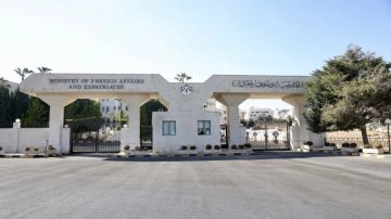 الصفدي ونظيره السعودي يبحثان المستجدات الإقليمية وخفض التصعيد وتعزيز أمن المنطقة الصفدي ونظيره السعودي يبحثان المستجدات الإقليمية وخفض التصعيد وتعزيز أمن المنطقة