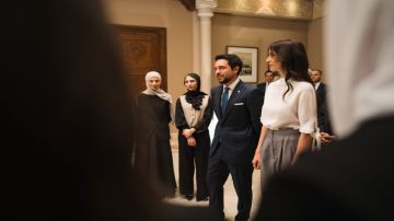 ولي العهد والأميرة رجوة يستقبلان اوائل التوجيهي .. صور ولي العهد والأميرة رجوة يستقبلان اوائل التوجيهي .. صور