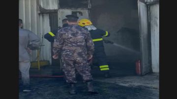 إخماد حريق واسع في وسط البلد إخماد حريق واسع في وسط البلد