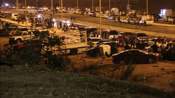 اعتداء على مركبات مواطنين في دير غبار يثير الاستياء.. وفيديو يوثق الحادثة اعتداء على مركبات مواطنين في دير غبار يثير الاستياء.. وفيديو يوثق الحادثة