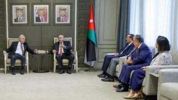 رئيس النواب يلتقي وفدا من أعضاء النادي الدبلوماسي الأردني رئيس النواب يلتقي وفدا من أعضاء النادي الدبلوماسي الأردني