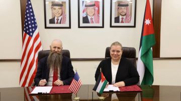 اتفاقية بين الأردن وأمريكا بقيمة 354.6 مليون دولار اتفاقية بين الأردن وأمريكا بقيمة 354.6 مليون دولار