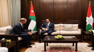 ولي العهد يستقبل وزير الدولة في وزارة الدفاع الألمانية نيلز هيلمر ولي العهد يستقبل وزير الدولة في وزارة الدفاع الألمانية نيلز هيلمر