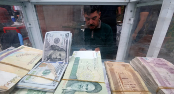انهيار تاريخي للعملة الإيرانية انهيار تاريخي للعملة الإيرانية