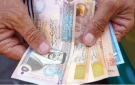 علم النفس يكشف سر التردد في استرداد الديون من الأصدقاء