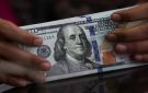 الدولار قرب أدنى مستوياته في سبعة أسابيع وترقب لبيانات التوظيف