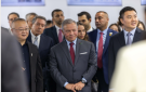 الملك يزور شركة مختصة بتصنيع الروبوتات في شنغهاي - jo