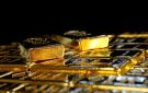 هبوط الذهب عن أعلى مستوى في شهرين