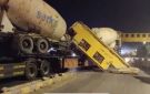 الدوريات الخارجية : سقوط جزء من جسر مشاه على مركبة وإغلاق طريق جابر باتجاه الحدود - jo