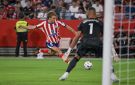 أتلتيكو بغياب ألفاريس يطيح بإشبيلية ويعتلي صدارة الدوري الإسباني
