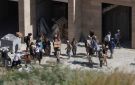 مستوطنون يواصلون حصار منزل في جنوب نابلس لليوم الثاني