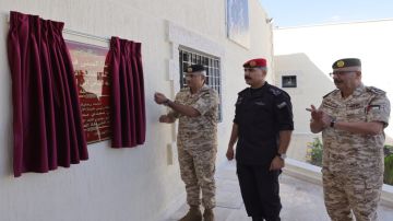 الحراسيس يفتتح المبنى الجديد لقيادة الشرطة العسكرية الملكية الحراسيس يفتتح المبنى الجديد لقيادة الشرطة العسكرية الملكية