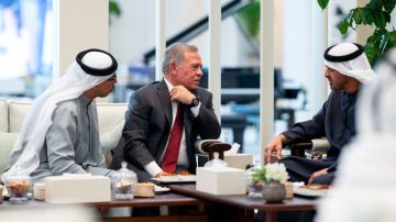 الملك والرئيس الإماراتي يتبادلان وجهات النظر حول تطورات المنطقة الملك والرئيس الإماراتي يتبادلان وجهات النظر حول تطورات المنطقة