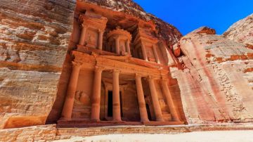 الكشف عن سبب أزمة السياحة في البترا الكشف عن سبب أزمة السياحة في البترا