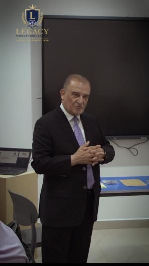 مدارس الإرث الدولية (LEGACY) تطلق برنامجا للتنمية المهنية بالتعاون مع PIONEERS ACADEMY وبدأ البرنامج بورشة حول دمج الذكاء الاصطناعي في التعليم ومواكبة المعايير العالمية مدارس الإرث الدولية (LEGACY) تطلق برنامجا للتنمية المهنية بالتعاون مع PIONEERS ACADEMY وبدأ البرنامج بورشة حول دمج الذكاء الاصطناعي في التعليم ومواكبة المعايير العالمية