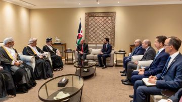 الملك يستقبل رئيس مجلس الشورى في سلطنة عمان