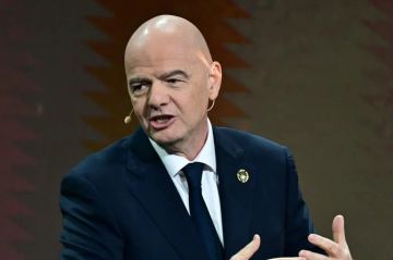 بعدما حاول خصخصة كأس العالم .. إنفانتينو يرفع شعار كرة القدم للجميع في الانتخابات بعدما حاول خصخصة كأس العالم .. إنفانتينو يرفع شعار كرة القدم للجميع في الانتخابات