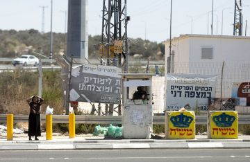 الجيش الإسرائيلي يعلن اعتقال 3 عناصر من شرطة السلطة الفلسطينية الجيش الإسرائيلي يعلن اعتقال 3 عناصر من شرطة السلطة الفلسطينية