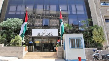 منزل يتحول إلى معمل .. الجمارك تضبط منتجات طبية غير مرخصة منزل يتحول إلى معمل .. الجمارك تضبط منتجات طبية غير مرخصة