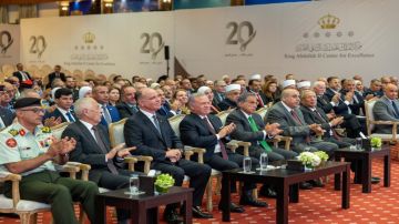 الملك يرعى فعالية بمناسبة مرور 20 عاما على تأسيس مركز الملك عبدالله للتميز الملك يرعى فعالية بمناسبة مرور 20 عاما على تأسيس مركز الملك عبدالله للتميز