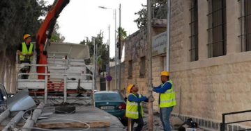 تحويل شبكات الكهرباء الهوائية إلى كوابل أرضية في تل إربد