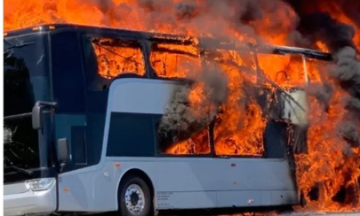 مصرع شخصين وإصابة 8 في احتراق حافلة ركاب بإسطنبول مصرع شخصين وإصابة 8 في احتراق حافلة ركاب بإسطنبول