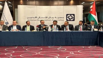 وزير الصناعة والتجارة: ممرات بديلة حال إغلاق باب المندب وحركة البواخر إلى الأردن طبيعية وزير الصناعة والتجارة: ممرات بديلة حال إغلاق باب المندب وحركة البواخر إلى الأردن طبيعية