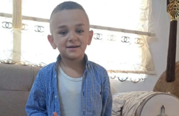 الأردن.. القصة الكاملة لوفاة الطفل إلياس داخل باص في الزرقاء الأردن.. القصة الكاملة لوفاة الطفل إلياس داخل باص في الزرقاء