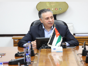 وزير الصناعة والتجارة: ممرات بديلة حال إغلاق باب المندب وحركة البواخر إلى الأردن طبيعية وزير الصناعة والتجارة: ممرات بديلة حال إغلاق باب المندب وحركة البواخر إلى الأردن طبيعية