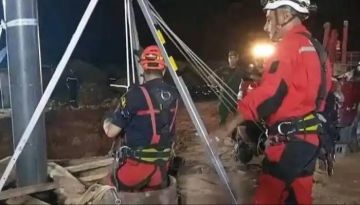 بعد 4 أيام من البحث .. الجزائر تودع الطفل أيوب في جنازة شعبية ورسمية بعد 4 أيام من البحث .. الجزائر تودع الطفل أيوب في جنازة شعبية ورسمية